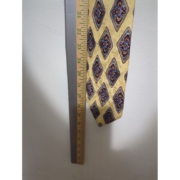Brooks Brothers BFS Men Yellow Diamond Floral 100% Silk Tie Made in USA - Picture 5 of 5